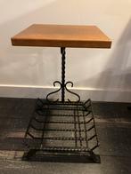 Vintage bijzettafeltje met lectuurbak (260124), Huis en Inrichting, Woonaccessoires | Krantenbakken en Lectuurbakken, Ophalen of Verzenden