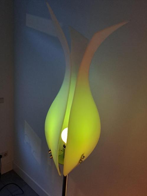 Design vloerlamp 'Tulp', Huis en Inrichting, Lampen | Vloerlampen, Zo goed als nieuw, 100 tot 150 cm, Kunststof, Metaal, Ophalen
