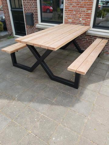 Robuuste Picknicktafel nieuw. beschikbaar voor biedingen