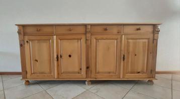 Grenen Dressoir met Lades en Deuren beschikbaar voor biedingen