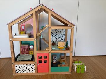 Hema poppenhuis met extra poppetjes en tafel beschikbaar voor biedingen