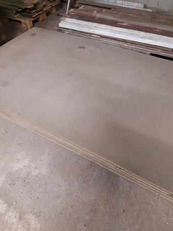 Partij gebruikte watervaste spaanplaat, 18 mm, ruim 20 m2 beschikbaar voor biedingen
