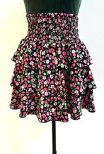 NIEUW! IRONg zwart ruches rokje met bloemenprint one size, Verzenden, Zwart, Nieuw, Irong