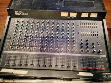 Yamah EMX300 mixer met flightcase beschikbaar voor biedingen