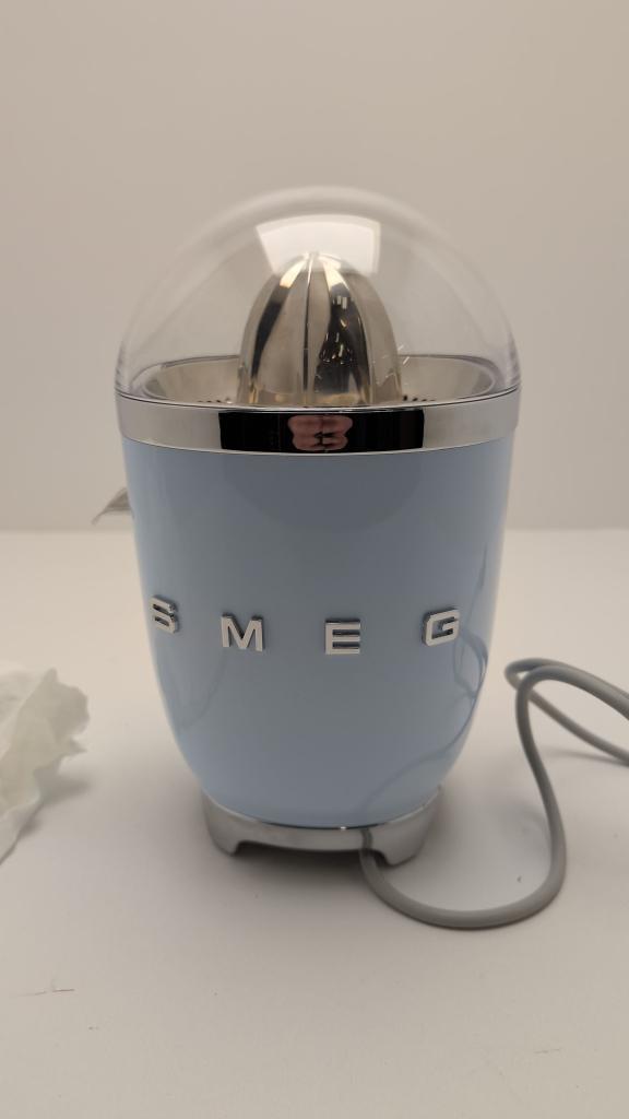 SMEG Citruspers CJF11PBEU pastelblauw - Retourdeal, Witgoed en Apparatuur, Juicers, Nieuw, Citruspers, Elektrisch, Verzenden