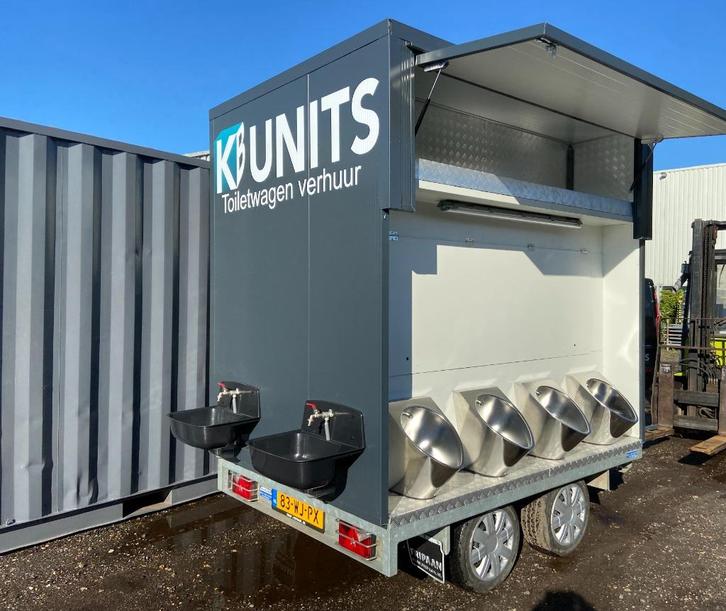 Te huur toiletwagen 3 toiletten 4 urinoirs en 2 wastafel, Hobby en Vrije tijd, Feestartikelen | Verhuur, Nieuw, Overige, Ophalen