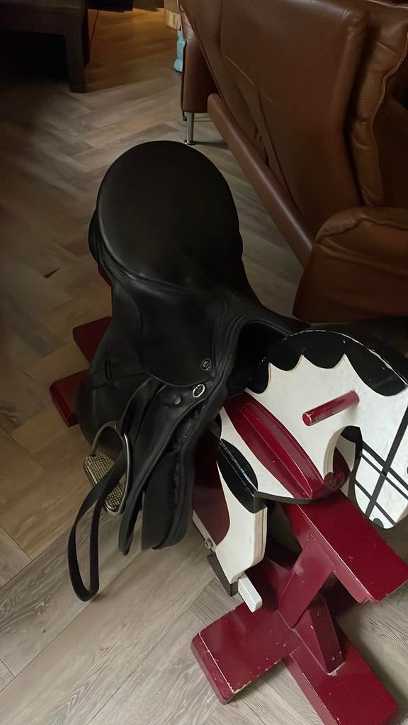 Zadel, Dieren en Toebehoren, Paarden en Pony's | Overige Paardenspullen, Ophalen of Verzenden, Gebruikt, Dressuur