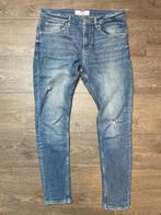 Spijkerbroek Bershka blauw rechte pijp maat M, Blauw, W32 (confectie 46) of kleiner, Ophalen of Verzenden, Zo goed als nieuw