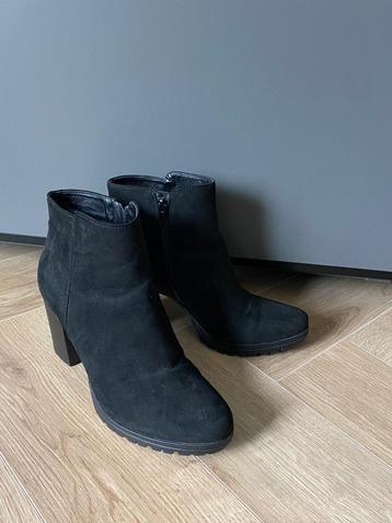 Enkellaarzen suede look  beschikbaar voor biedingen