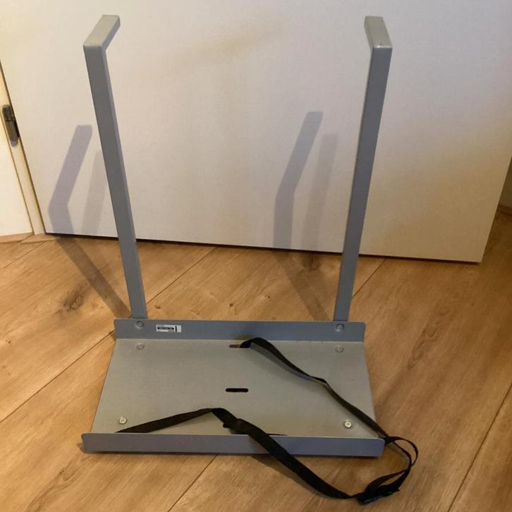 Summera computer houder IKEA 30090438, Huis en Inrichting, Bureaus, Gebruikt, Bureau, Ophalen