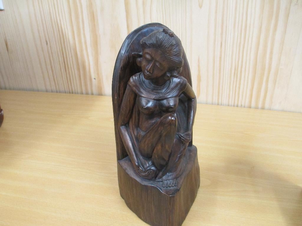 balinees houtsnijwerk, Ophalen