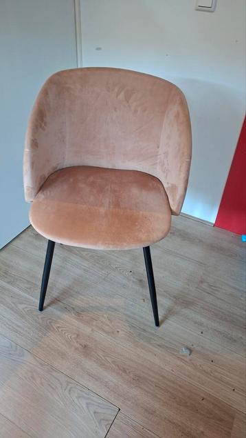 2 Stijlvolle Stoelen beschikbaar voor biedingen
