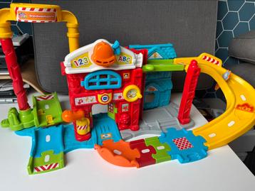 VTech Toet Toet Brandweerkazerne + auto (geluid & licht) beschikbaar voor biedingen