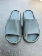 Yeezy slides Grey, Kleding | Heren, Schoenen, Slippers, Overige kleuren, Ophalen of Verzenden, Adidas