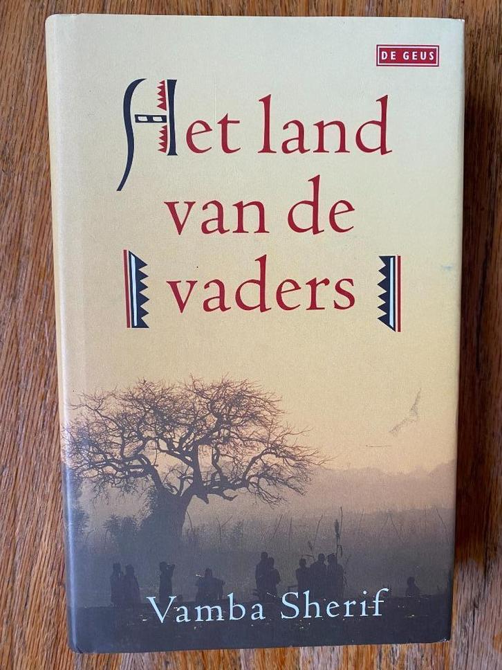 Vamba Sherif - Het land van de vaders, Boeken, Literatuur, Zo goed als nieuw, Nederland, Ophalen of Verzenden
