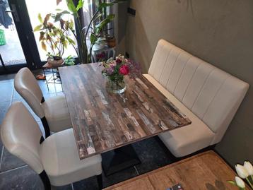 Eet tafel plus 2 stoelen plus bank 