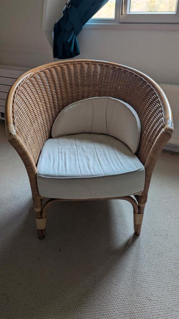 Grote Rotan Stoel met Kussen beschikbaar voor biedingen