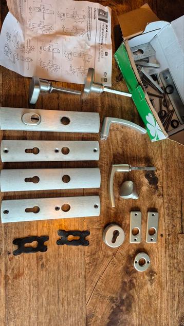 Deurbeslag AXA - kerntrek + Extra's beschikbaar voor biedingen