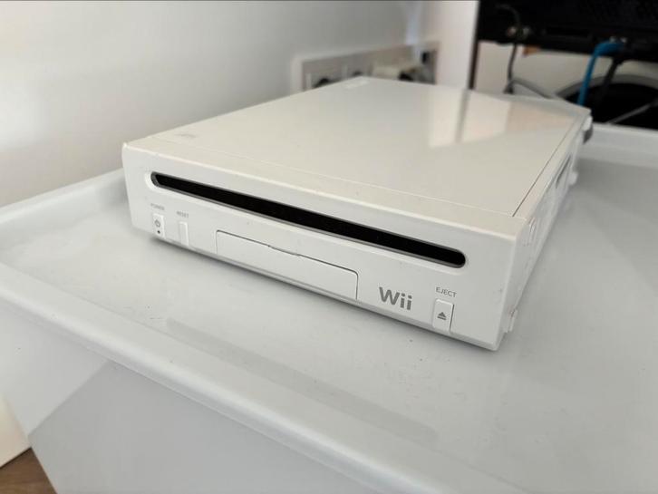 Complete wii met toebehoren, Spelcomputers en Games, Spelcomputers | Nintendo Wii, Zo goed als nieuw, Met 3 controllers of meer