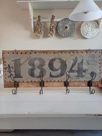 Prachtige kapstok met oude haken  beschikbaar voor biedingen