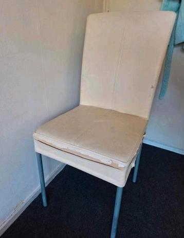 Eetkamer stoelen. 2 stuks wit
