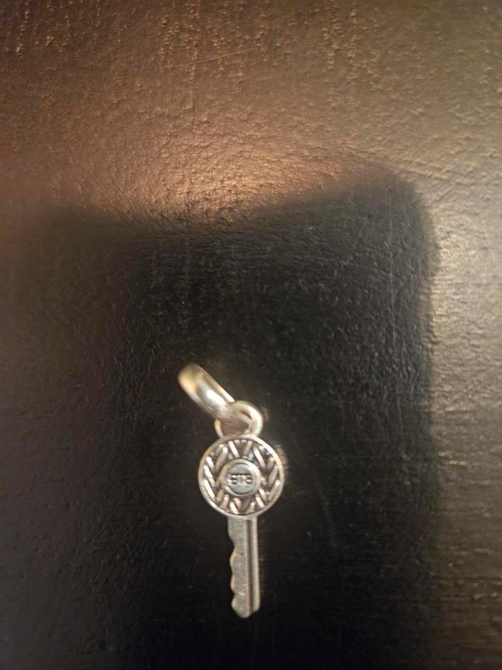 Budha to Budha Zilveren Hanger Sleutel, Sieraden, Tassen en Uiterlijk, Kettinghangers, Zo goed als nieuw, Zilver, Zilver, Overige voorstellingen