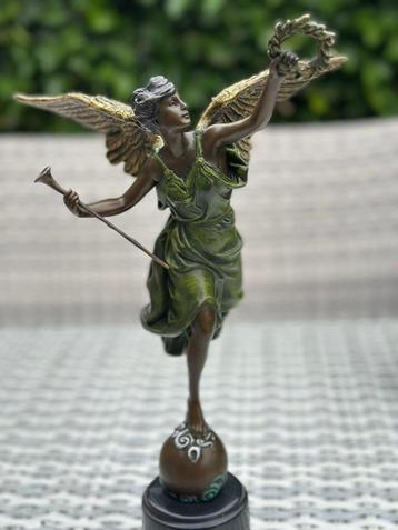 bronzen sculptuur overwinning Nike vrouw  beschikbaar voor biedingen