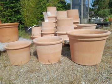 Terracotta potten plantenbakken groot beschikbaar voor biedingen