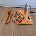 vintage oranje snijmachine en rasp, Antiek en Kunst, Antiek | Keukenbenodigdheden, Ophalen