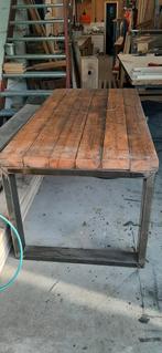 Gave tafel Gerecycled balk hout met een stalen onderstel, Ophalen, Nieuw, 50 tot 100 cm, Vijf personen of meer