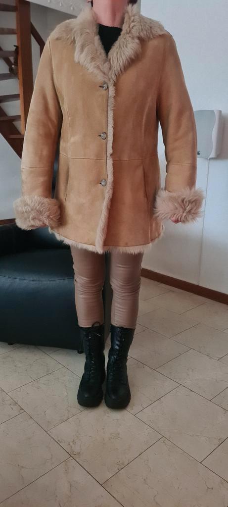 Mooie lammy coat, Kleding | Dames, Jassen | Zomer, Zo goed als nieuw, Maat 38/40 (M), Beige, Ophalen