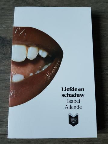W) Boek: Liefde en schaduw - I Allende - dictatoriaal regime beschikbaar voor biedingen