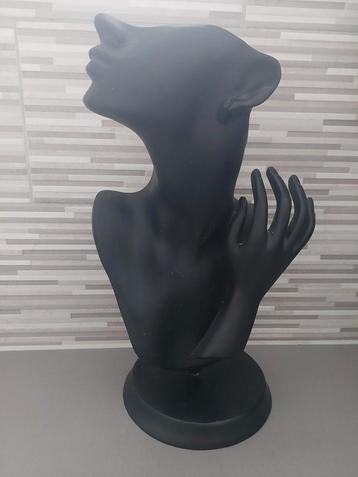 Te koop deze gave sieraden pop beschikbaar voor biedingen