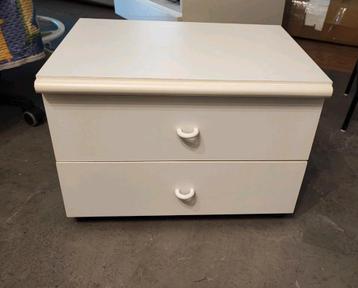 Bedside table / Nachtkastje  beschikbaar voor biedingen