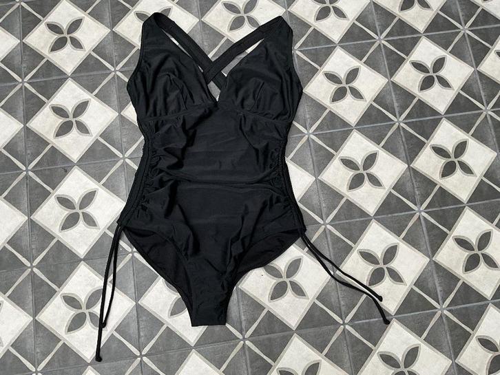 Dames badpak van het merk BEACHWAVE. maat 40E, Kleding | Dames, Badmode en Zwemkleding, Nieuw, Badpak, Zwart, Ophalen of Verzenden