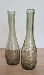 Twee glazen vazen, Huis en Inrichting, Woonaccessoires | Vazen, Minder dan 50 cm, Groen, Glas, Ophalen of Verzenden