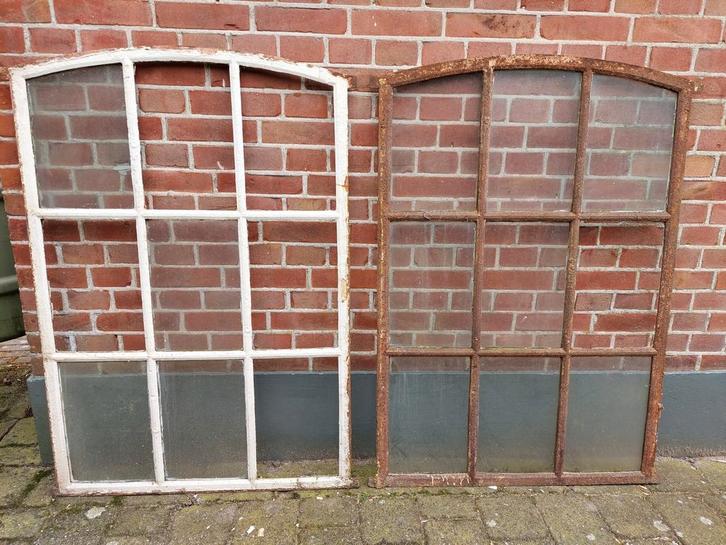 Een  mooi oud 9 vaks gietijzeren stalraam, Doe-het-zelf en Verbouw, Glas en Ramen, Gebruikt, Ophalen of Verzenden