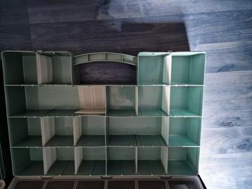 Opberg boxen met vakken beschikbaar voor biedingen