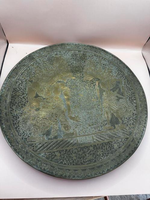 Bronzen wandbord – gegraveerd met oosterse voorstelling, Antiek en Kunst, Antiek | Koper en Brons, Ophalen of Verzenden
