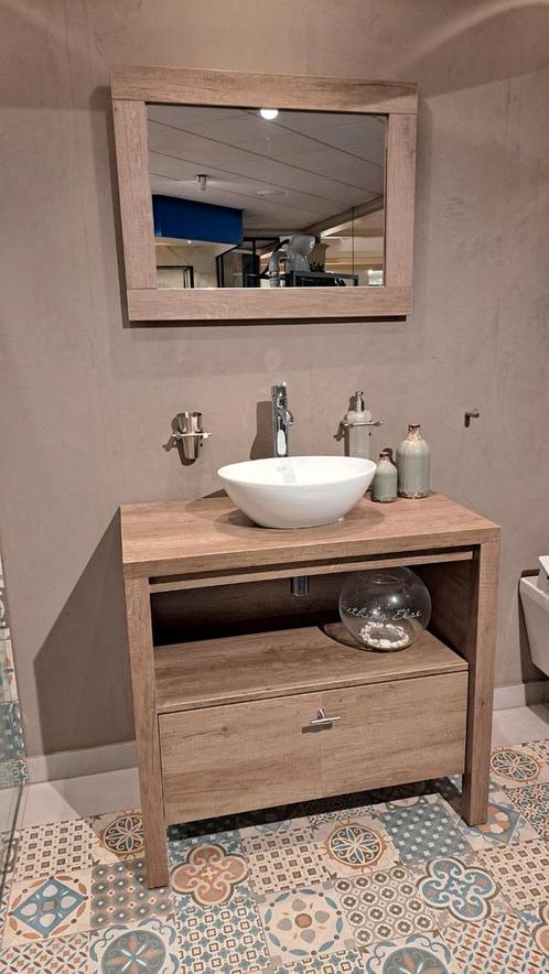 Staand badkamermeubel met kom, kraan, spiegel en accessoires, Huis en Inrichting, Badkamer | Complete badkamers, Zo goed als nieuw
