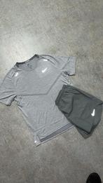 NIKE MILER SHORT SET LIGHT GREY SIZE S/XL, Kleding | Heren, Sportkleding, Nieuw, Grijs, Algemeen, Ophalen of Verzenden