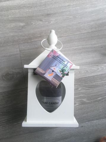 Te koop:Houten witte hart lantaarn beschikbaar voor biedingen