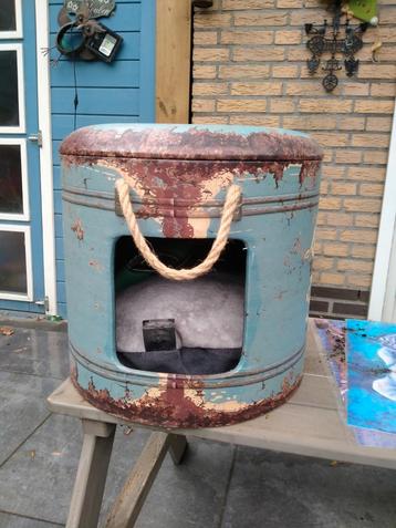 Mooie vintage kattenmand te koop beschikbaar voor biedingen