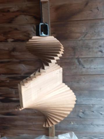 Houten wokkel beschikbaar voor biedingen
