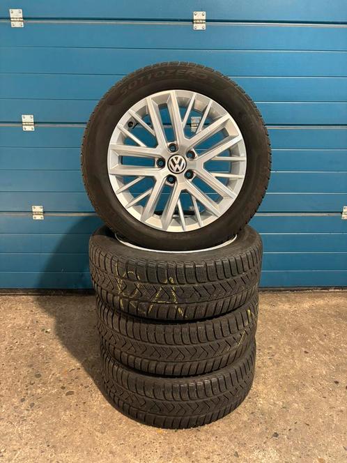 Originele Volkswagen 17 inch set inclusief Winterbanden, Auto-onderdelen, Banden en Velgen, Banden en Velgen, Winterbanden, 17 inch