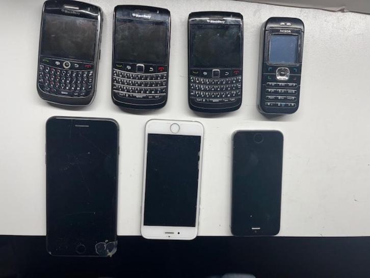 Gebruikte GSM telefoons ASpple en Balck Berry, Telecommunicatie, Mobiele telefoons | Apple iPhone, Niet werkend, 64 GB, Zonder abonnement