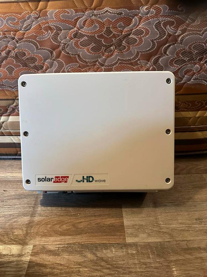 Zonnepanelen omvormer - Werkt prima!, Doe-het-zelf en Verbouw, Zonnepanelen en Toebehoren, Gebruikt, Paneel, 200 wattpiek of meer