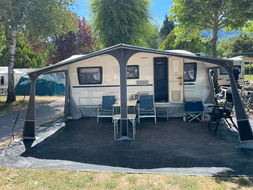 Adria Adora 492 UL enkele bedden Instap klaar, Caravans en Kamperen, Caravans, Particulier, tot en met 4, 1000 - 1250 kg, Rondzit