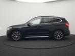 BMW X1 xDrive25e Sportline Plug In Hybrid 222pk Dealer O.H., Auto's, BMW, Leder en Stof, Zwart, Plug-in hybride, Bedrijf