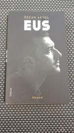 Özcan Akyol - Eus, Ophalen of Verzenden, Zo goed als nieuw, Özcan Akyol, Nederland